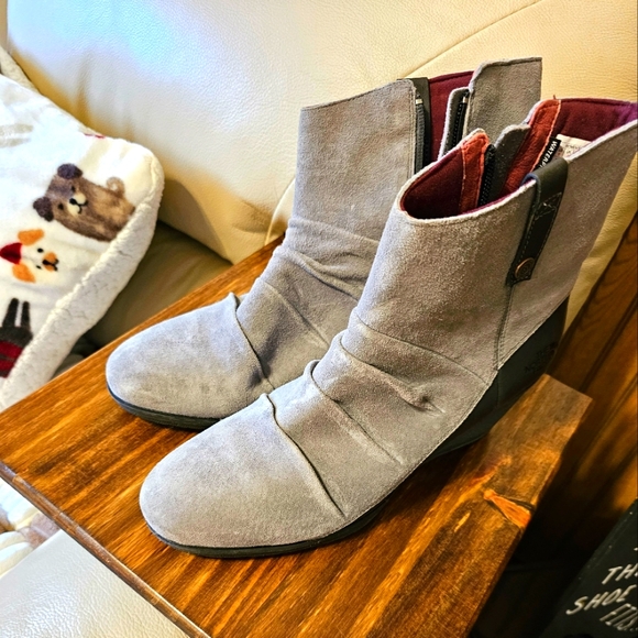The North Face Booties - Picture 1 of 9
